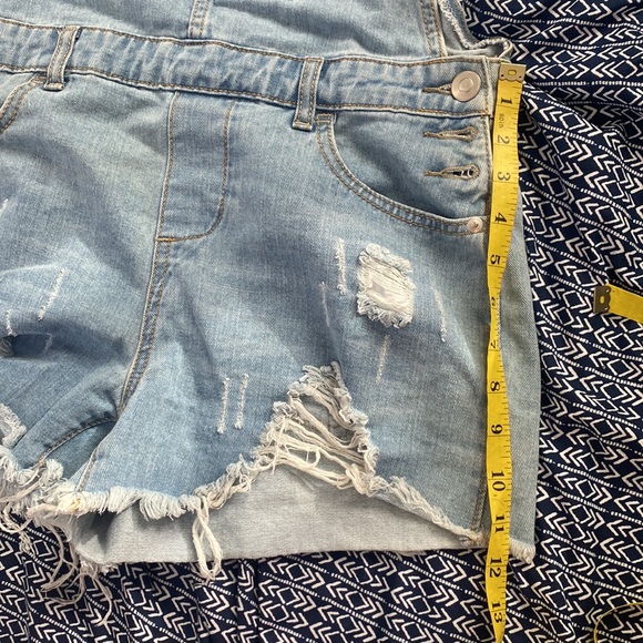 Distressed short overalls - Picture 10 of 11